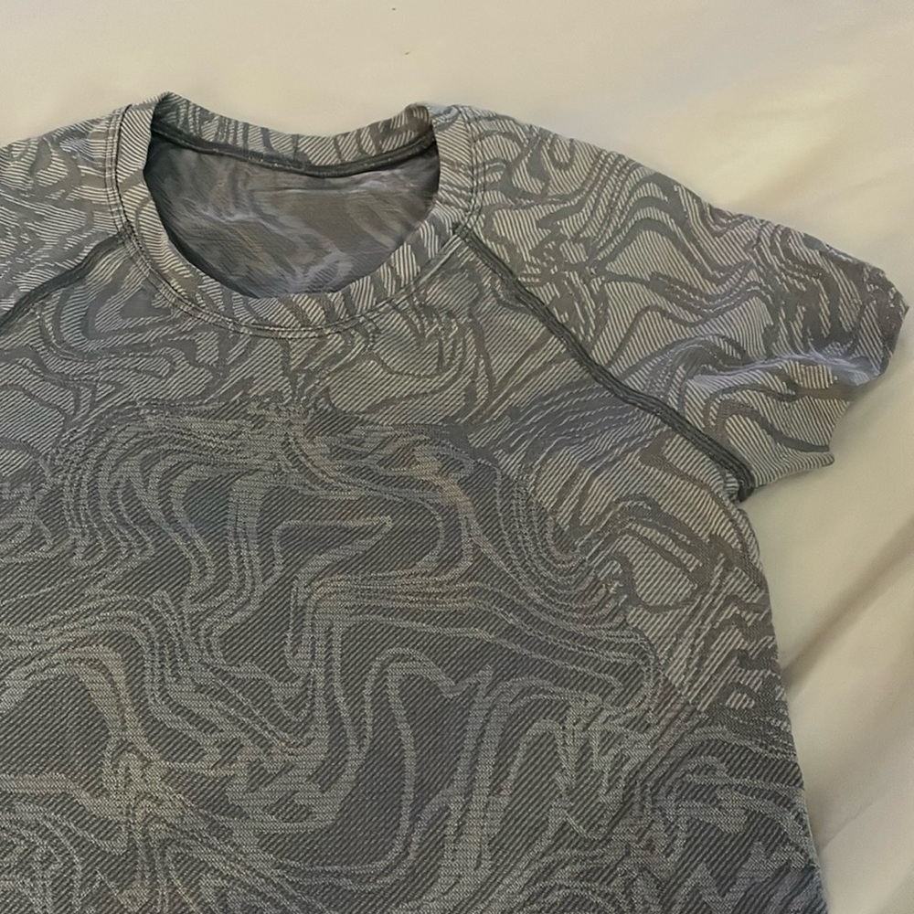 LULULEMON PATTERN SWIFTLY TECH SIZE 4